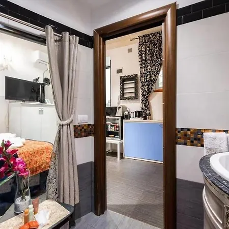 2 In The Historic Center Apartment Bari